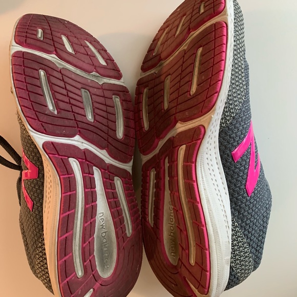 ✨3 for $25✨New Balance running shoes - Picture 4 of 12